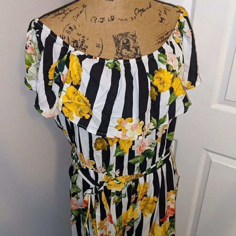 NWOT Romper - Picture 2 of 4